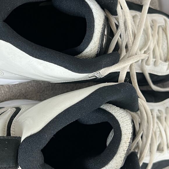 Athletic_Shoes